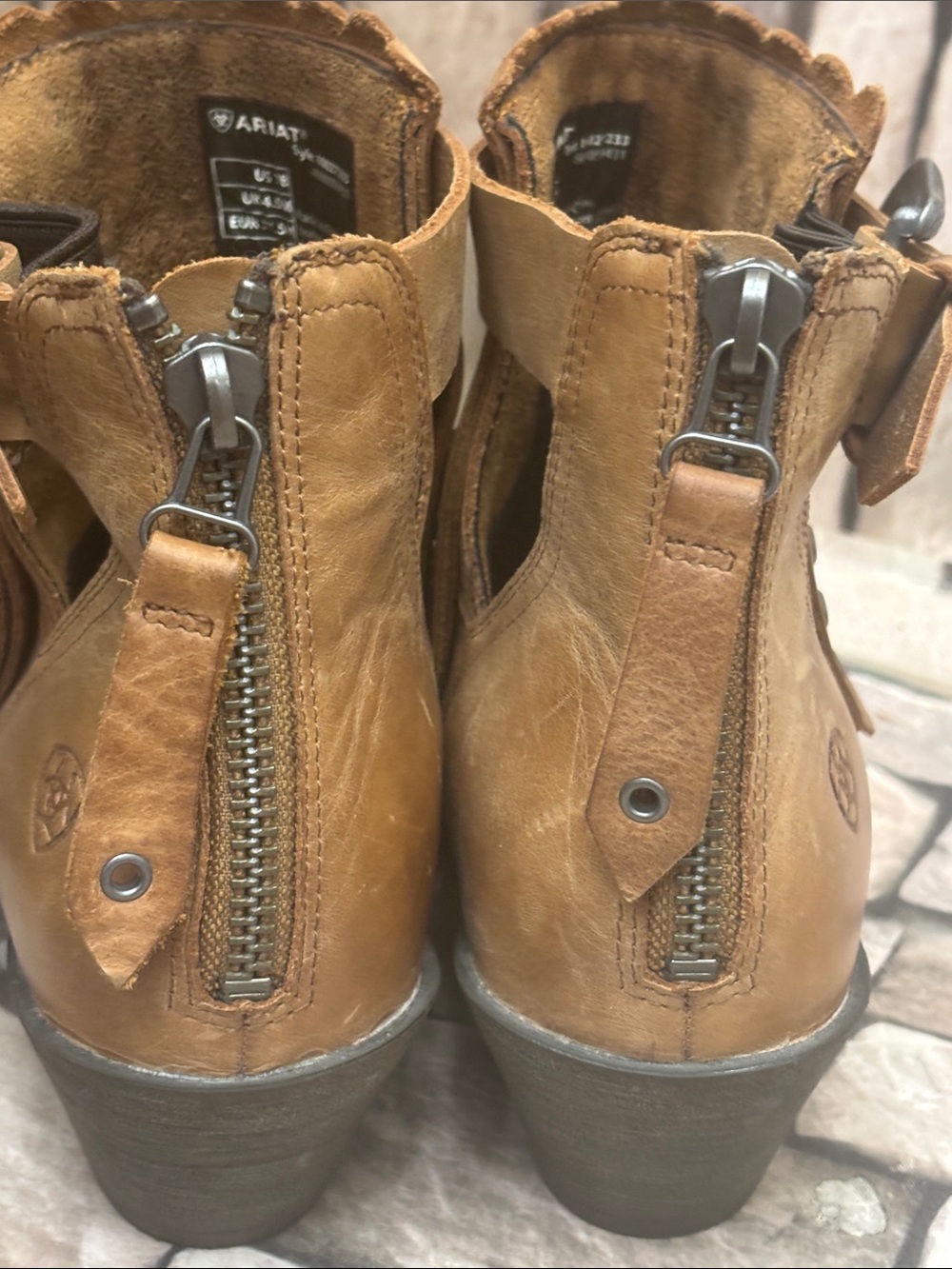 Ariat Hadley leather ankle boots 
Size 7B - Picture 9 of 11